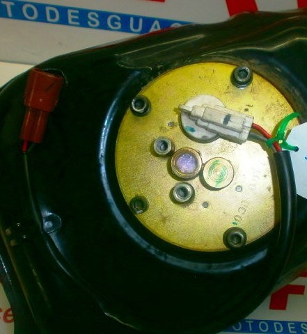 BOMBA COMBUSTIBLE CON AFORADOR de repuesto de una moto SUZUKI BURGMAN 250 2004