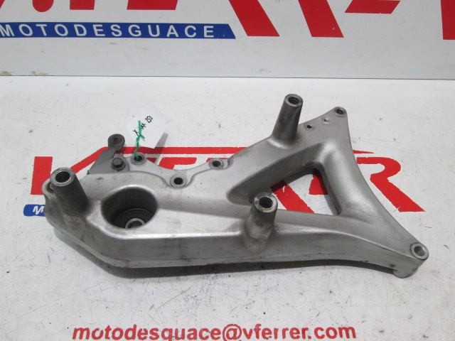 SOPORTE ESCAPE RUEDA TRASERA de repuesto de una moto YAMAHA XMAX 250 (YP 250 R) 2007