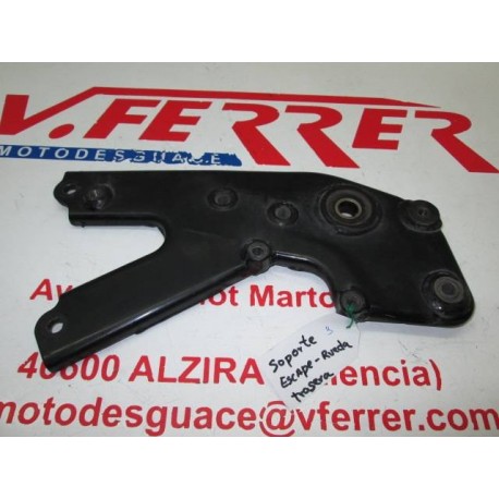 SOPORTE ESCAPE RUEDA TRASERA de repuesto de una moto SUZUKI BURGMAN 125 2006