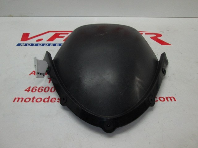 PLASTICO PORTA CUPULA de repuesto de una moto SUZUKI BURGMAN 150 2003