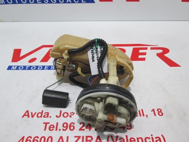 BOMBA GASOLINA + AFORADOR de repuesto de una moto SUZUKI BURGMAN 650 2003.