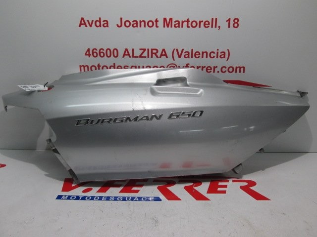 TAPA LATERAL TRASERA DERECHA (PUNTERA INFERIOR ROTA) de repuesto de una moto SUZUKI BURGMAN 650 2003.