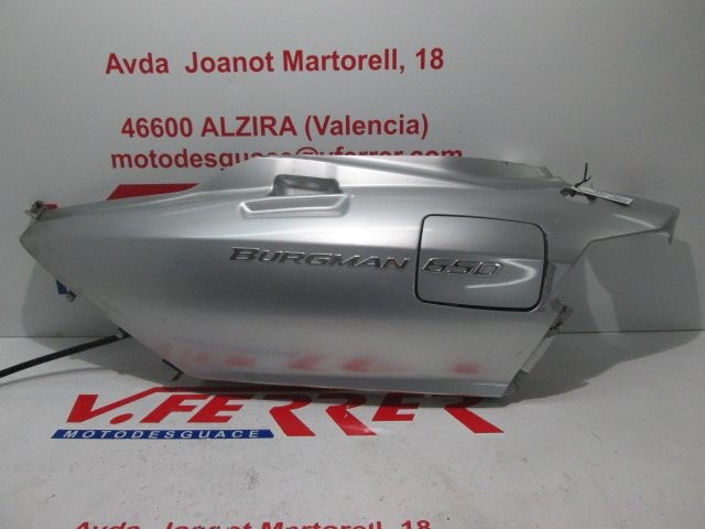 TAPA LATERAL TRASERA IZQUIERDA de repuesto de una moto SUZUKI BURGMAN 650 2003.