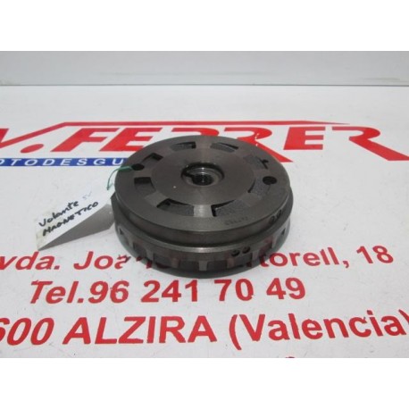 VOLANTE MAGNETICO de repuesto de una moto SUZUKI BURGMAN 650 2003.