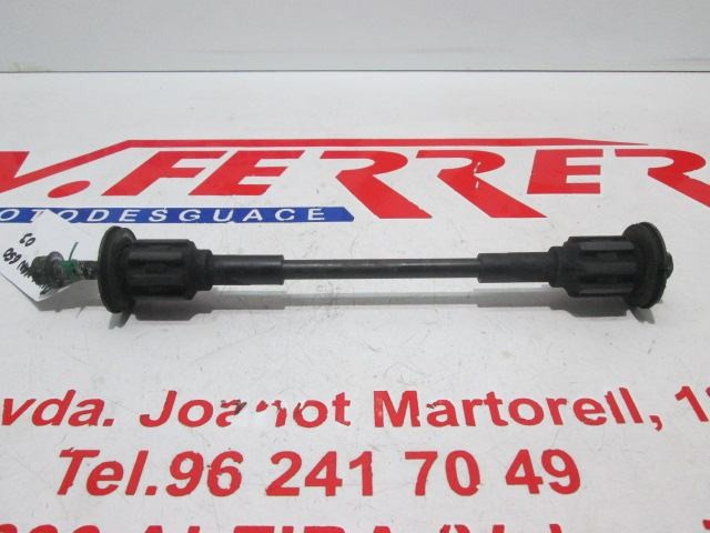 EJE MOTOR SUPERIOR CON SILENBLOCKS de repuesto de una moto SUZUKI BURGMAN 650 2003.