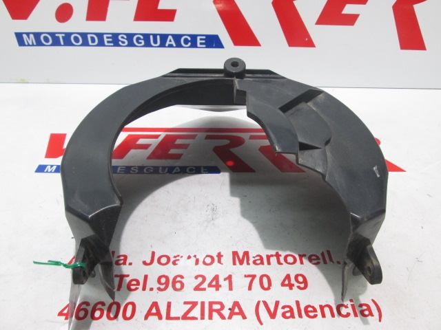 TAPA BAJO TIJA DIRECCION de repuesto de una moto SUZUKI BURGMAN 150 UH 150 2003