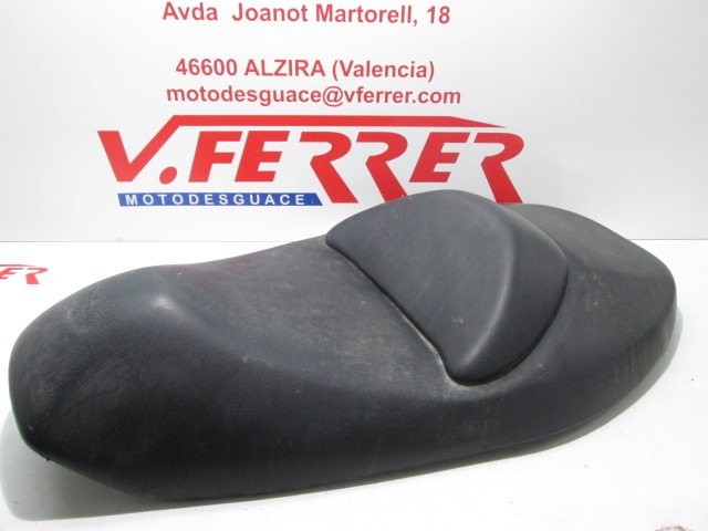 ASIENTO de repuesto de una moto SUZUKI BURGMAN 150 UH 150 2003