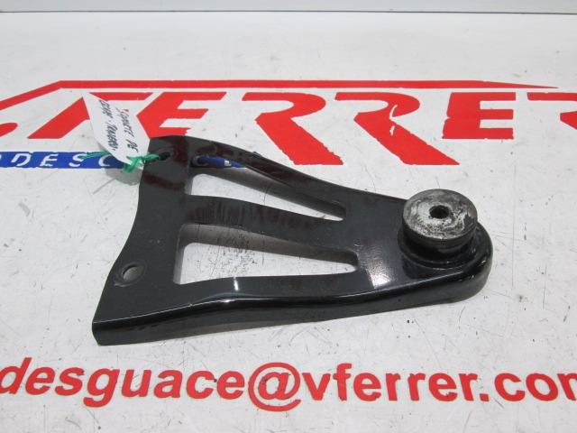 SOPORTE ESCAPE TRASERO de repuesto de una moto SUZUKI BURGMAN 650 ABS 2006