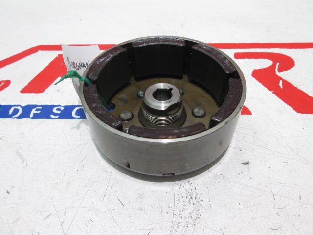 VOLANTE MAGNETICO de repuesto de una moto SUZUKI BURGMAN 150 2003