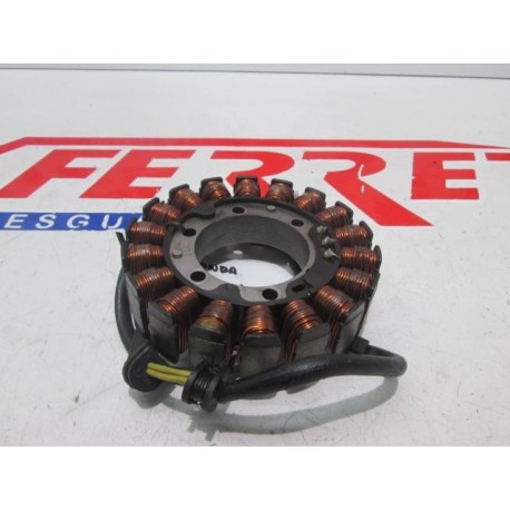 STATOR (CABLES CORTADOS) de repuesto de una moto HONDA VT 750 SHADOW