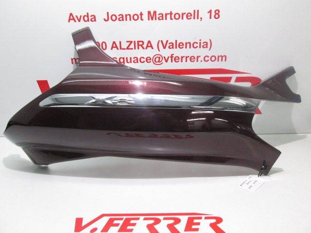 Tapa lateral trasera izquierda de repuesto de una moto Piaggio X8 200 2005