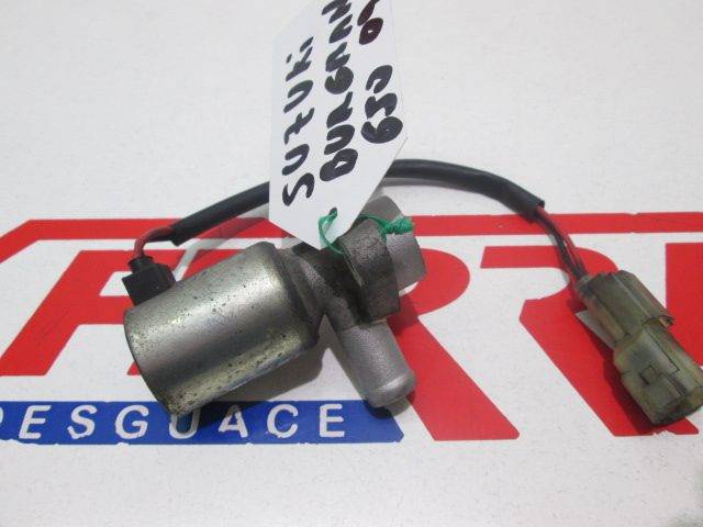 Electrovalvula aire de repuesto de una moto Suzuki Burgman 650 del año 2009