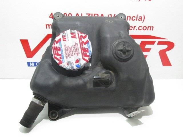 Deposito gasolina de repuesto de una moto Suzuki Burgman 650 del año 2009