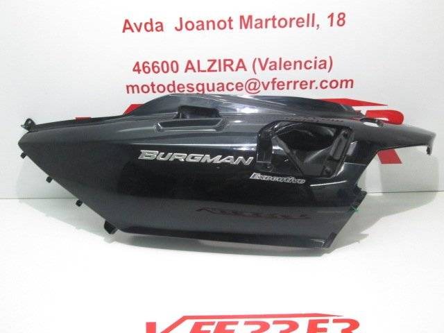 Tapa lateral trasera izquierda de repuesto de una moto Suzuki Burgman 650 del año 2009