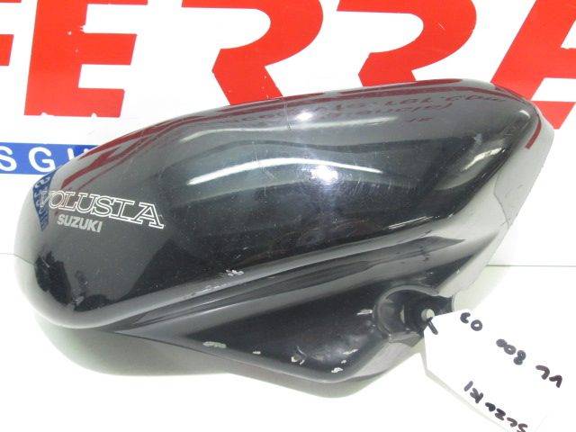 Tapa lateral izquierda de repuesto de una moto Suzuki Intruder Volusia VL 800 del año 2004