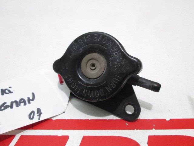 Tapon radiador de repuesto de una moto Suzuki Burgman 125 del año 2008