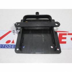 CENTRAL TRUNK BRACKET Burgman 650 2003