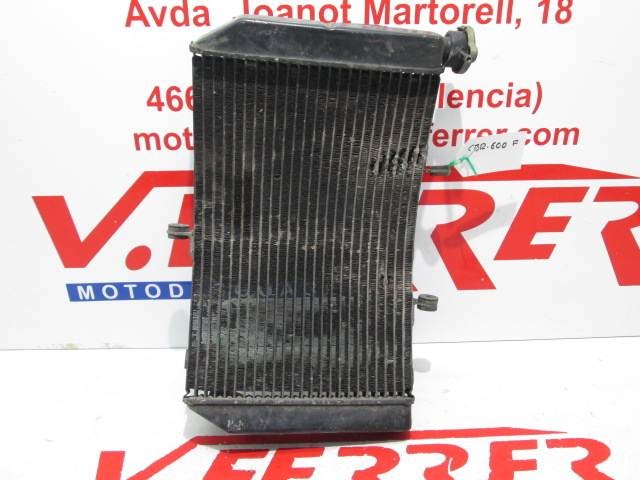 RADIADOR de repuesto de una moto HONDA CBR 600 F 2001